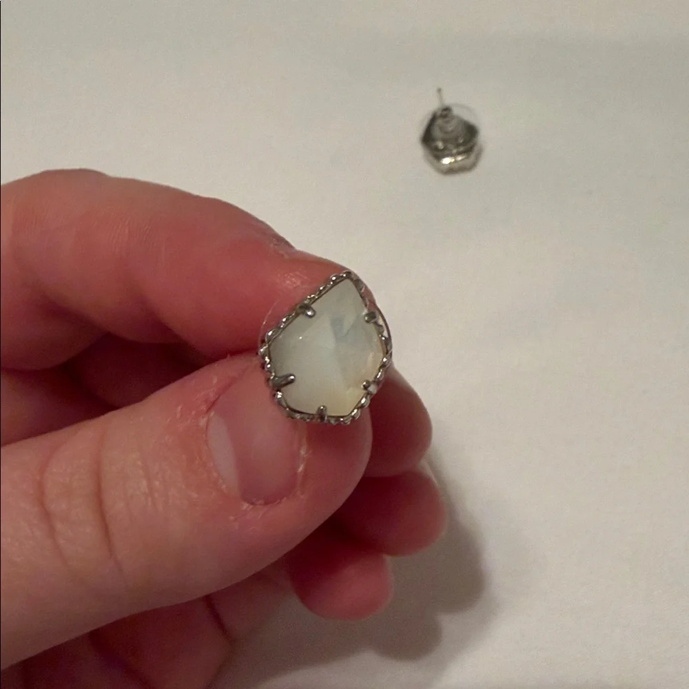 Kendra Scott Tessa silver and ivory mother of pearl Stud Earrings - Picture 2 of 5